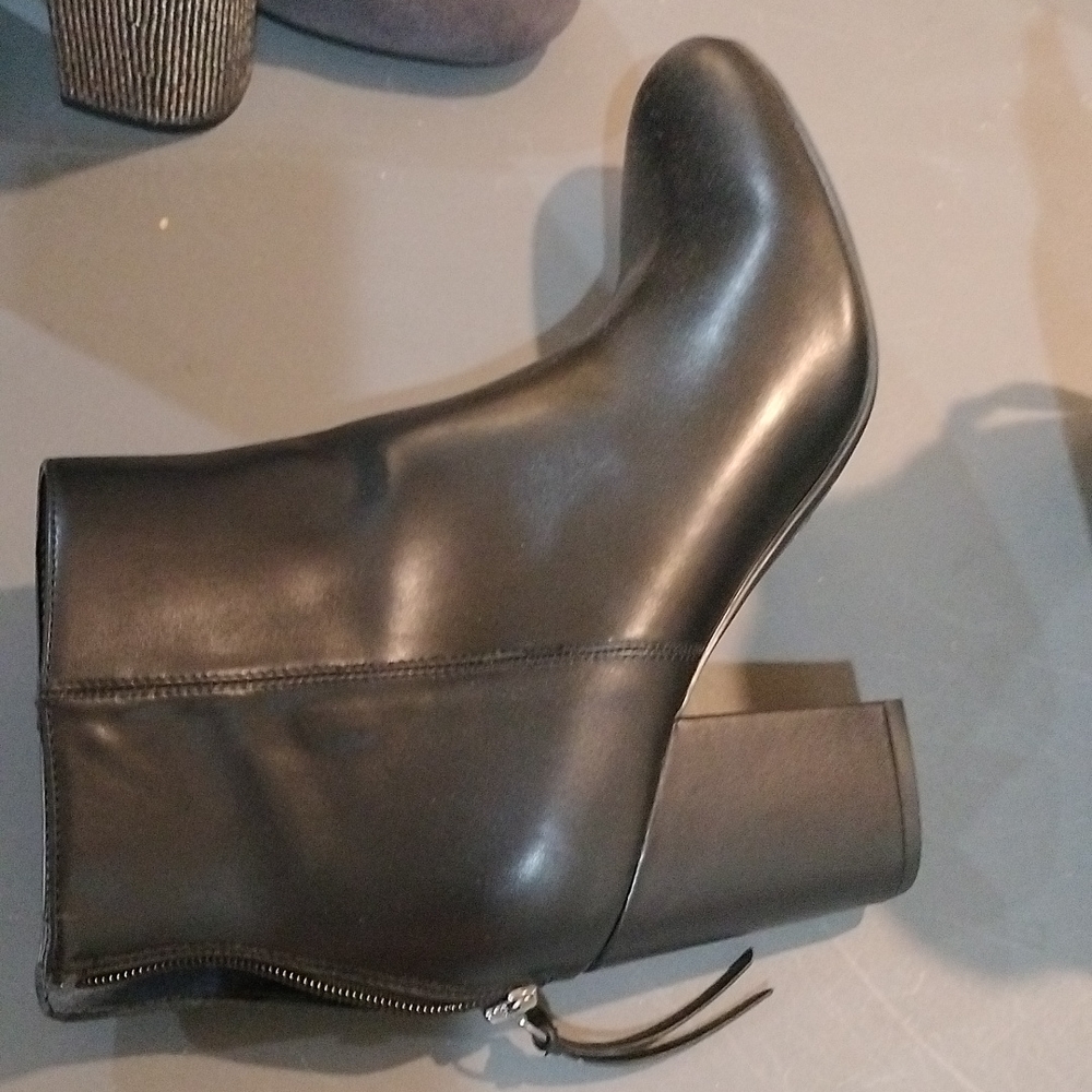 Boots - Picture 3 of 4